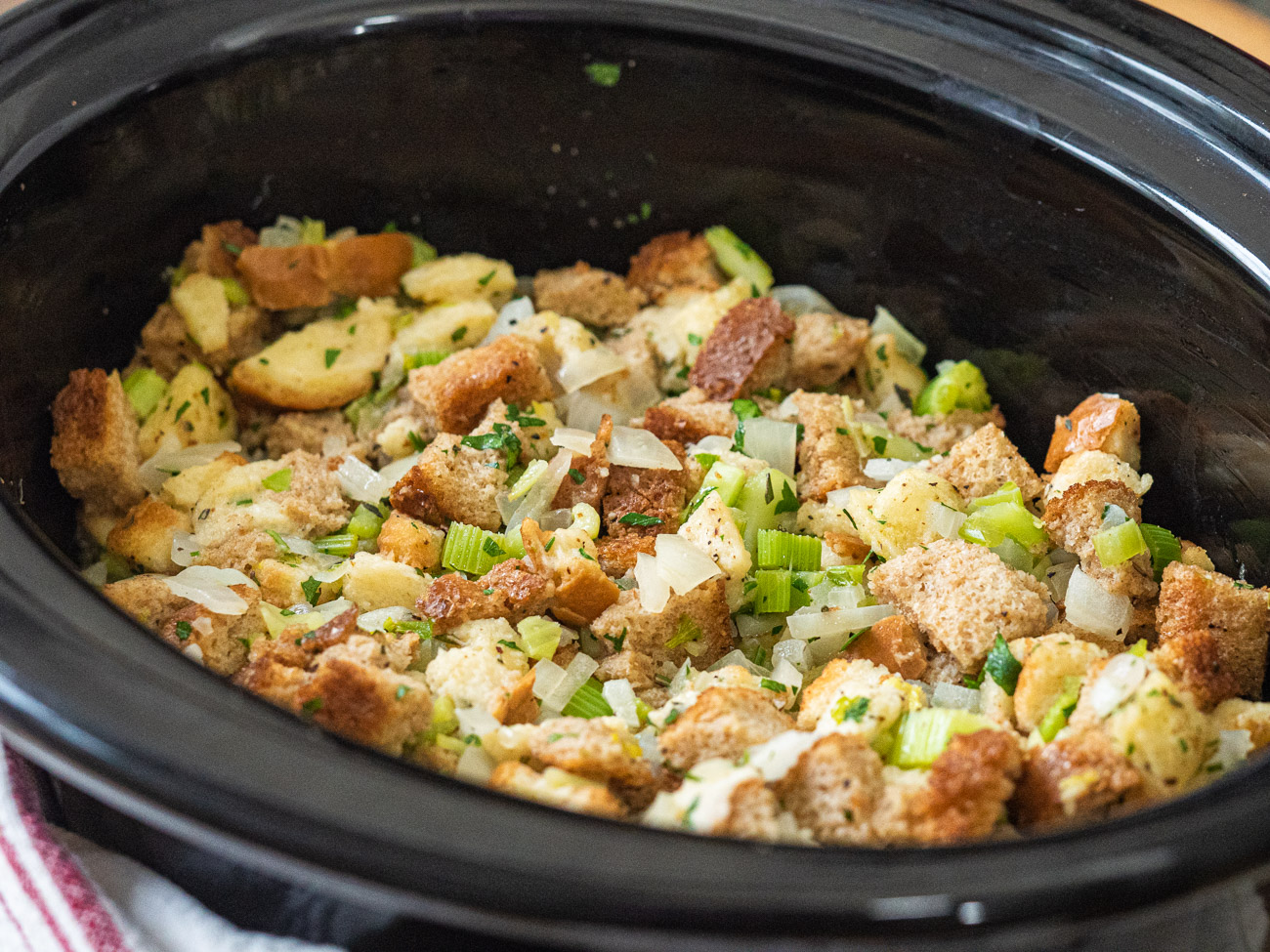 slow cooker stuffing - Casa de Crews