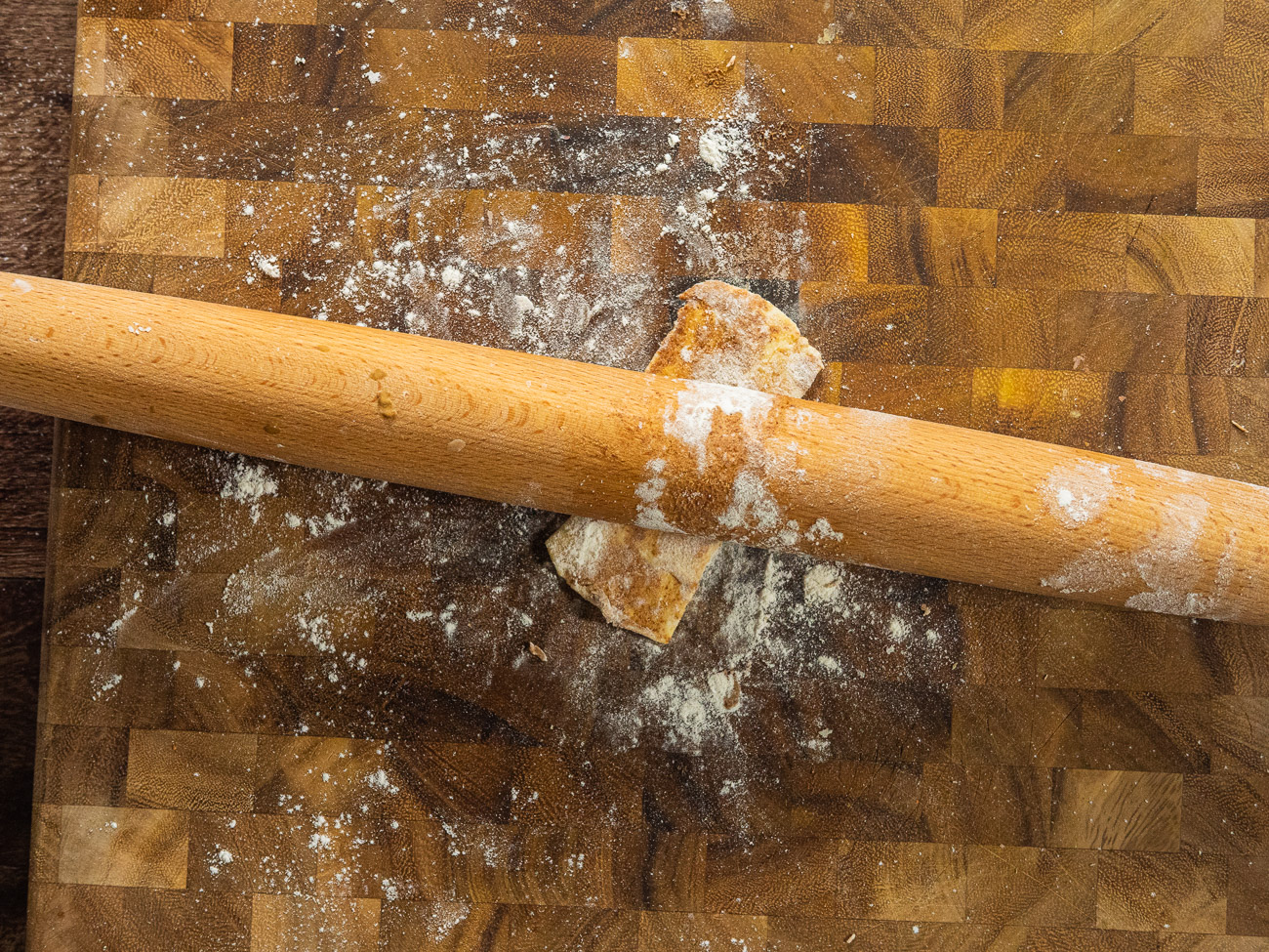 Cut cinnamon rolls in 1/4-inch thick slices. Sprinkle each piece with flour, then with a rolling pin, roll each piece on a floured surface until thin.