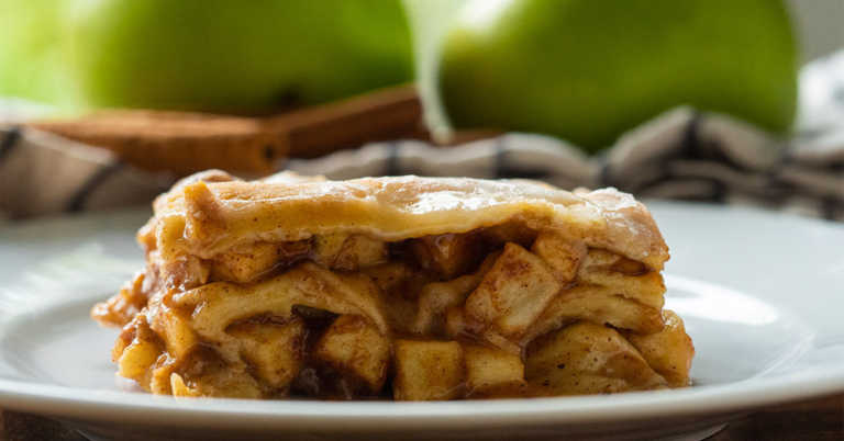 Apple Cinnamon Roll Lasagna