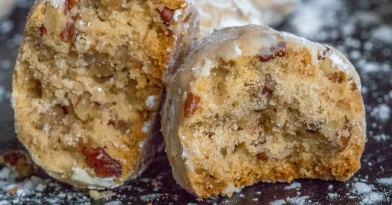 Georgia O’Keeffe’s Pecan Butterballs