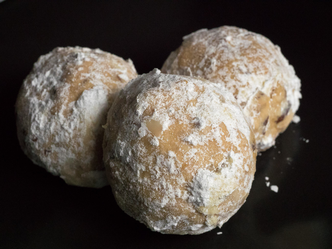 Georgia O'Keeffe's Pecan Butterballs