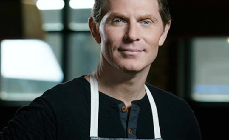 Bobby Flay’s Trick For Keeping Food Warm On Thanksgiving