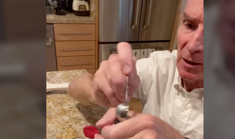 Bill Nye Shows Us How To Make Pizza Using A Water Bottle