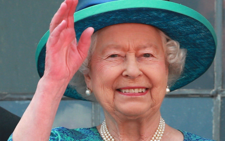The Queen Of England Reportedly Spends $40,000 On Christmas Gifts For Her Staff Each Year