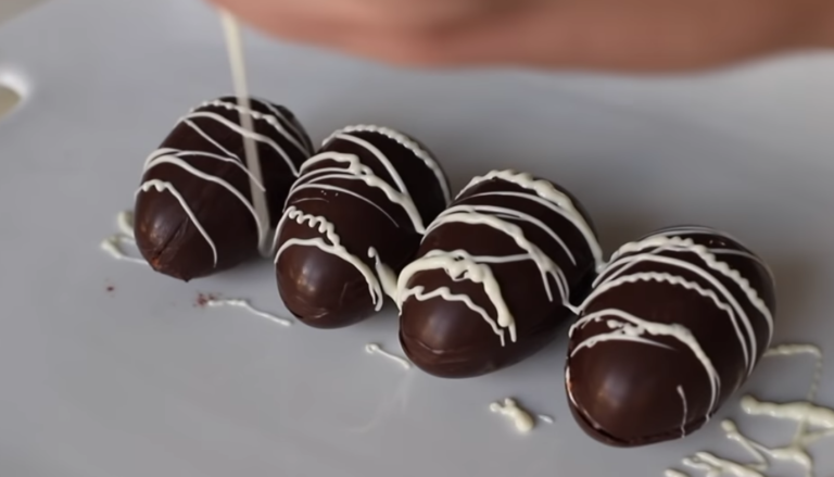 You Can Make A Hot Cocoa Bomb For Only A Dollar – No Fancy Mold Required