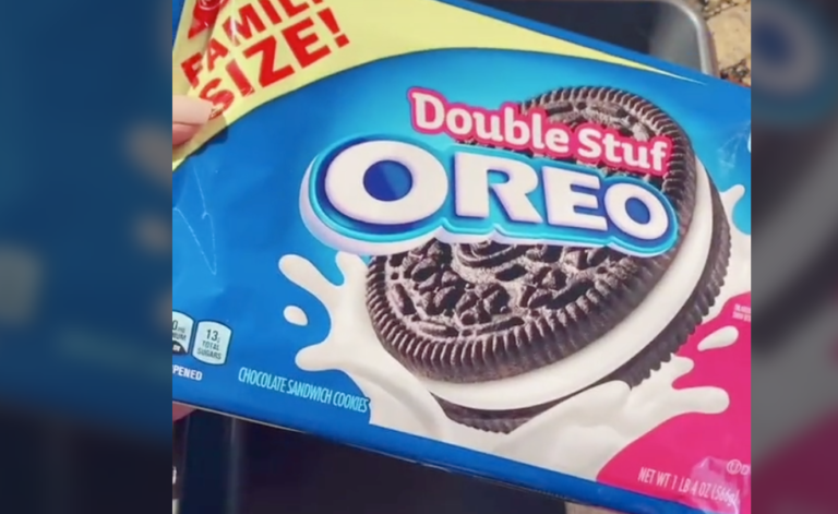 This Oreo Dump Cake Made With 5 Ingredients Goes Viral