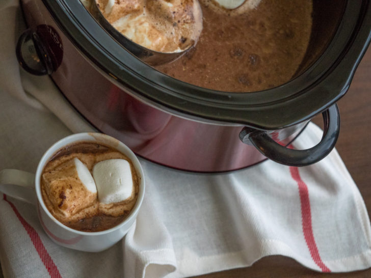 Photo of slow cooker full of hot chocolate and two mugs