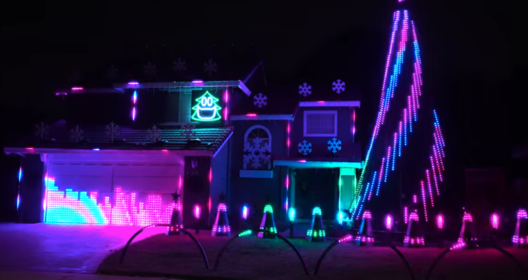 A-ha’s ‘Take On Me’ Is Used Perfectly Along With Holiday Lights