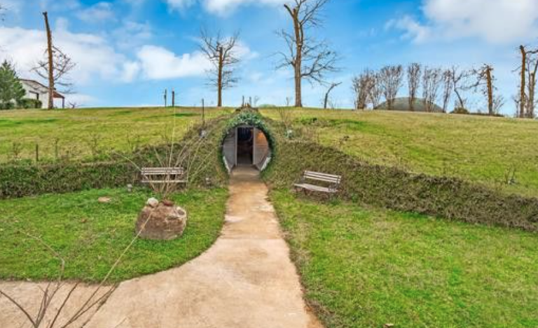House In Texas Is Built Entirely Underground And Each Room Has A Beautiful Mural
