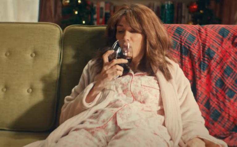 ‘SNL’ Skit Perfectly Captures What Christmas Morning Is Like for Moms