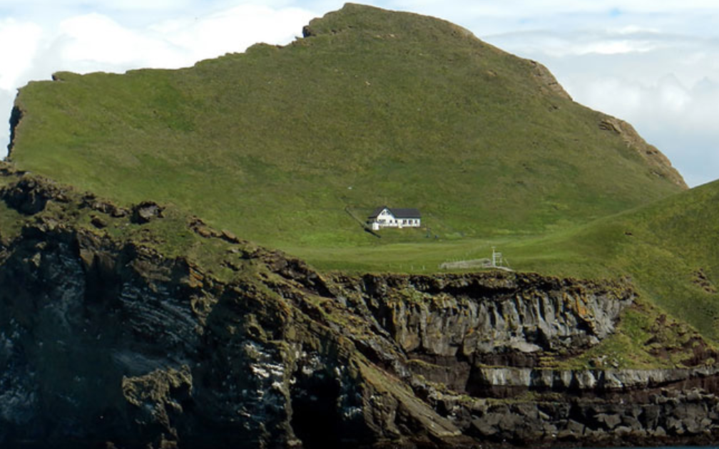 the-world-s-most-isolated-home-sits-on-a-remote-island-in-iceland-12