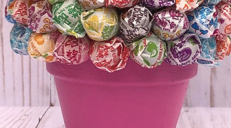 Surprise Your Valentine With This Massive Dum Dum Bouquet
