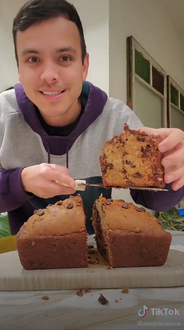 The Best Way To Cut A Cake So It Stays Moist 12 Tomatoes