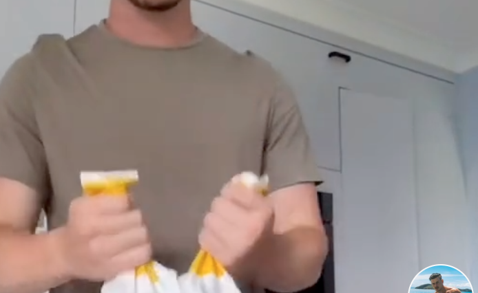 Man Shares Brilliant Freezer Storage Hack For Sealing Open Bags