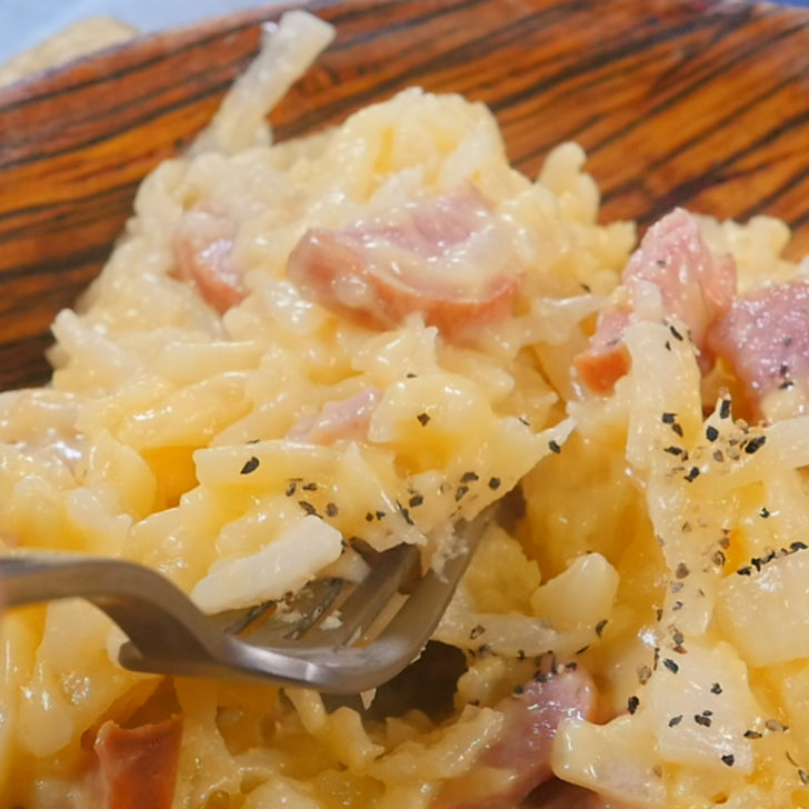 Close up of cheesy ham and hashbrowns