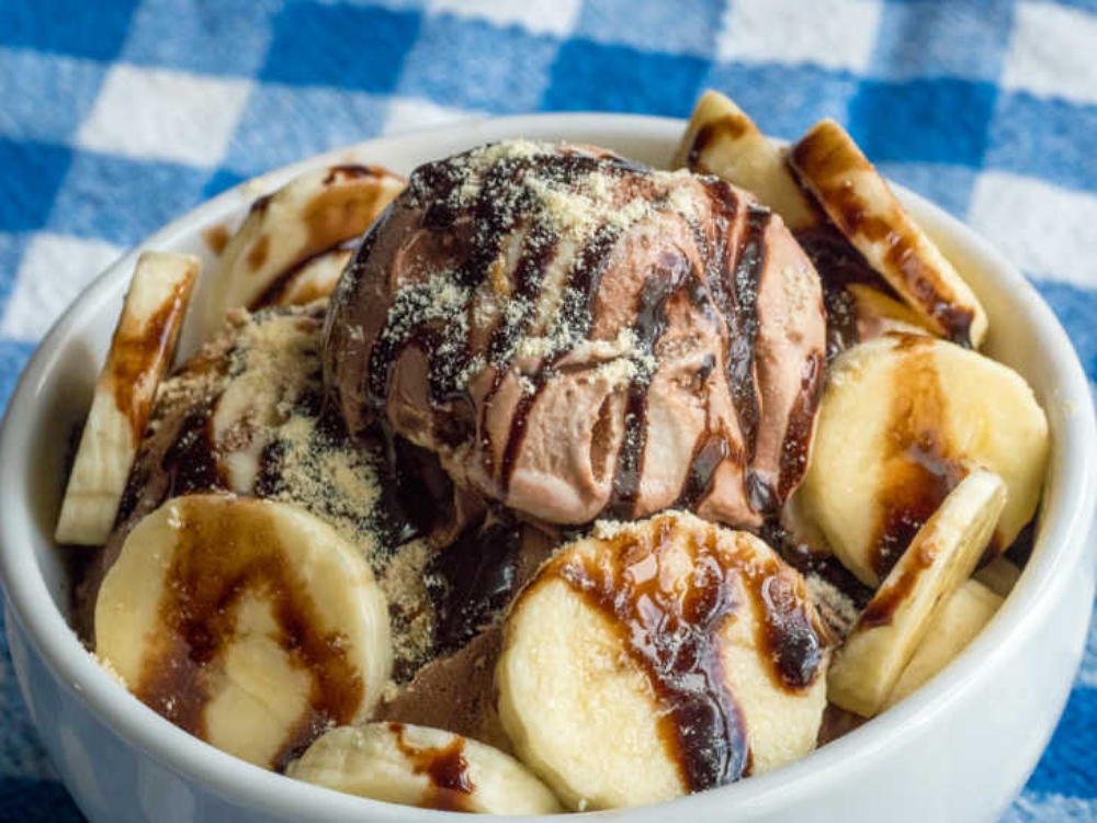 peanut butter banana dusty road sundaes