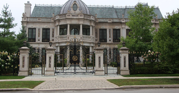 The Schitt’s Creek Mansion Is For Sale For $20 Million