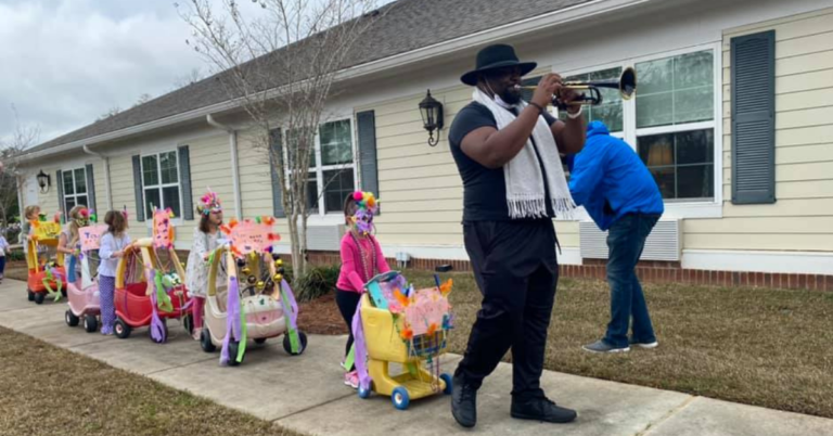 Alabama Preschoolers Put On A Mardi Gras Parade For A Senior Home
