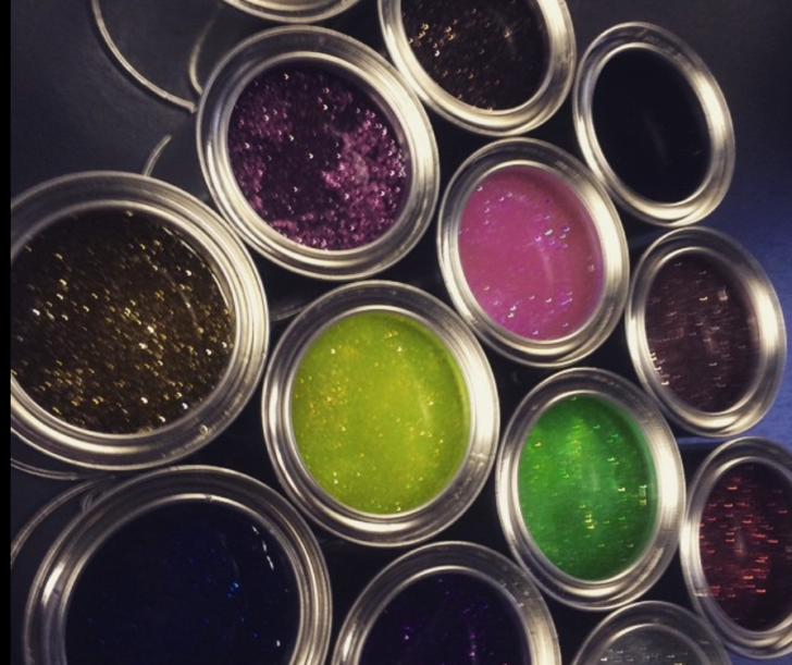 Sparkle Up Your Home With Glitter Grout 12 Tomatoes