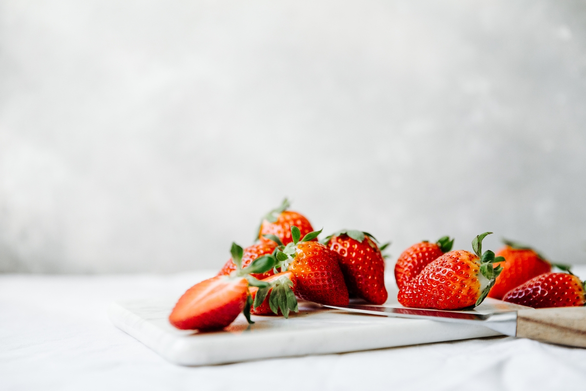 sliced strawberries