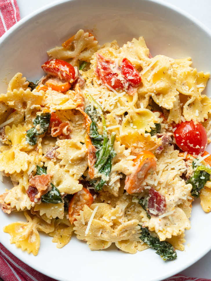 30-Minute BLT Pasta | 12 Tomatoes