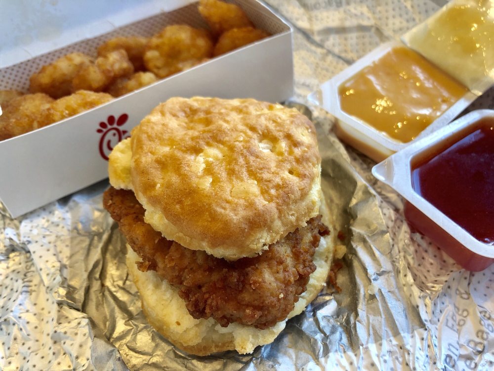 calories in chick fil a chicken biscuit