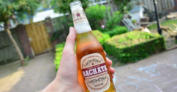 Couple Wants To Meet People In Their Neighborhood So They Offer Them Free Beer