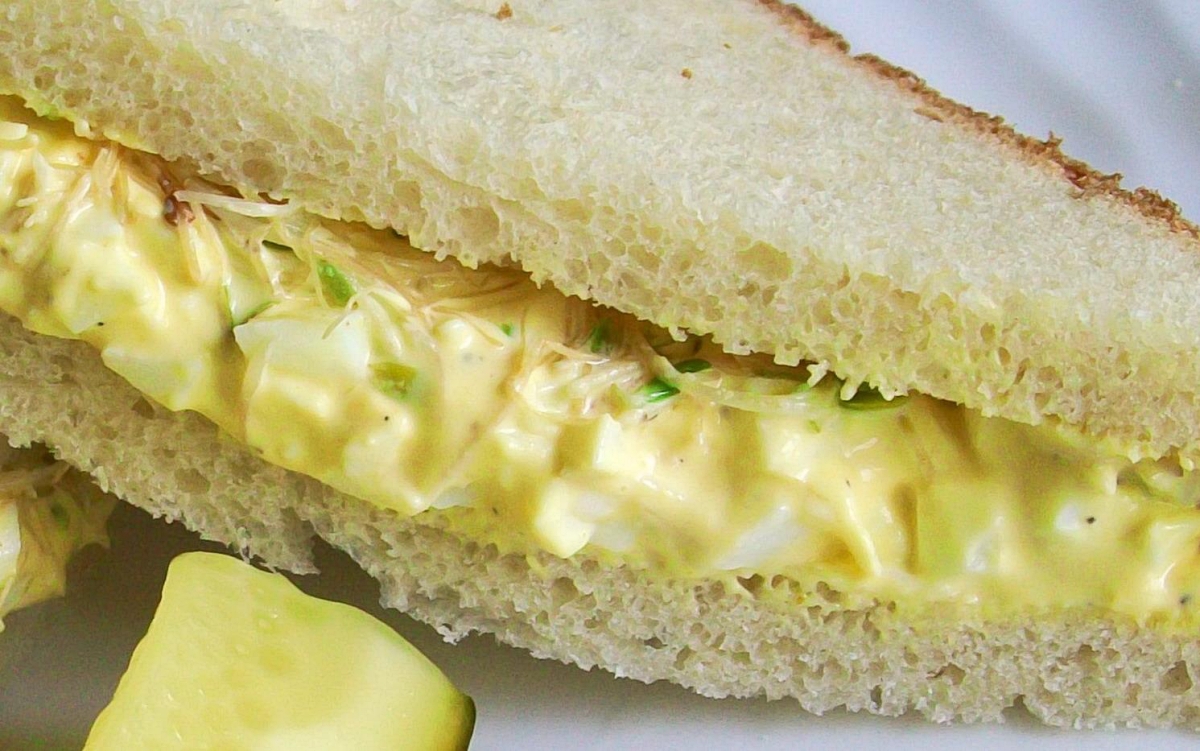 egg salad sandwich