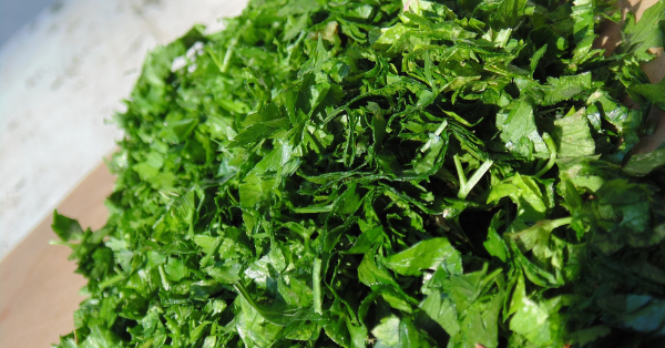 Viral Video Demonstrates ‘Game-Changing’ Way To Cut Herbs