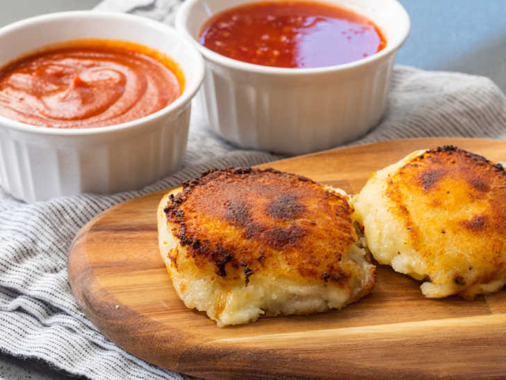 Cheesey Korean Hotteok (Potato Pancakes) 12 Tomatoes