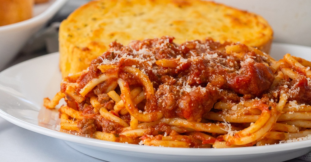 School Cafeteria Spaghetti | 12 Tomatoes