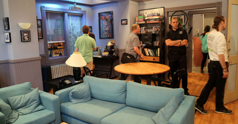 Something Is Wrong In Seinfeld’s Apartment And Reddit Is All Over It