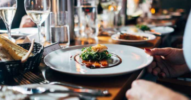 Customer Refused To Tip Waitress Because Of The Restaurant’s COVID-19 Policies