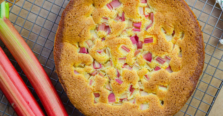Norwegian Rhubarb Cake (Rabarbrakake)