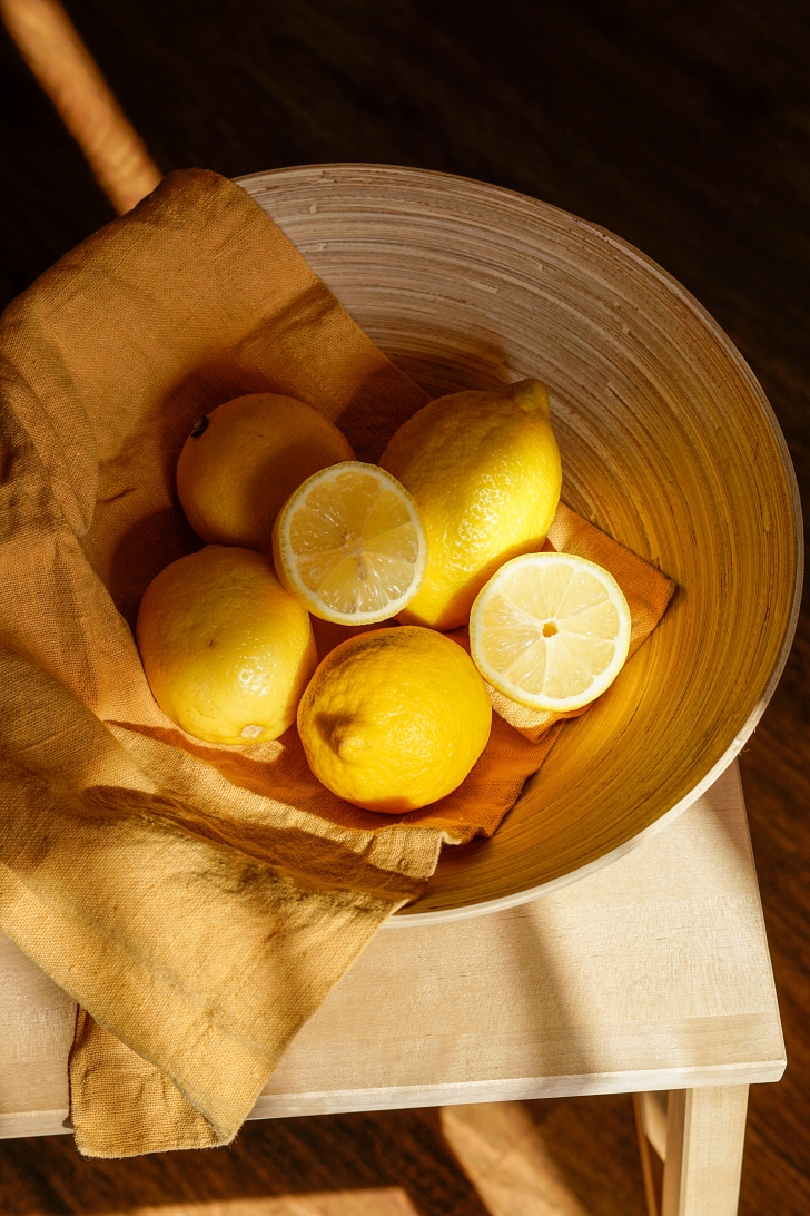 lemons in a pan for cleaning the house