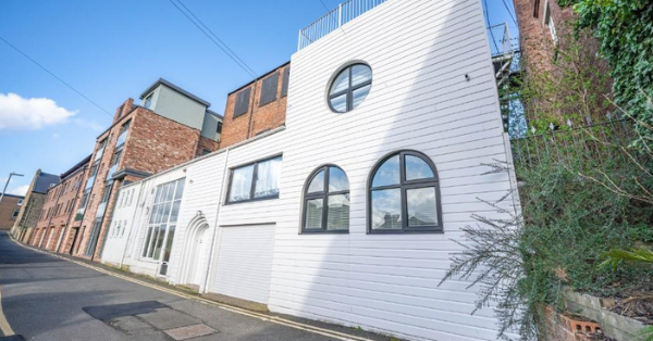 This Normal-Looking House Has No Color Inside