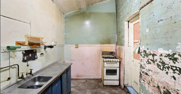 This Million Dollar ‘Run-Down’ House Has No Bathrooms