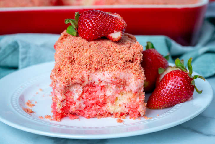 tiktok strawberry crunch cake