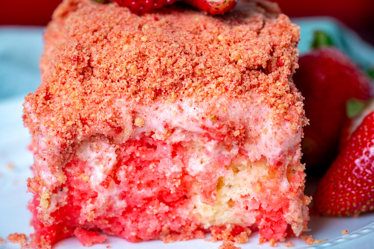 Strawberry Crunch Poke Cake 12 Tomatoes 