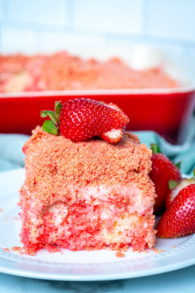 strawberry crunch cake cups