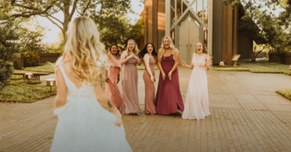Texas Bride Asked Strangers To Be Her Bridesmaids And They All Said Yes