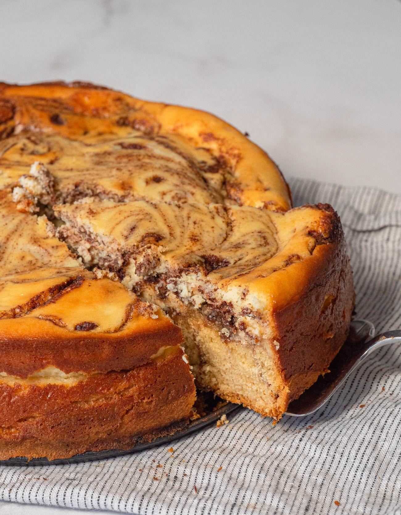 Cinnamon Roll Cheesecake 12 Tomatoes