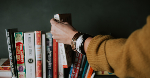 The Internet Going Crazy Over A Woman’s Book Reading Habits