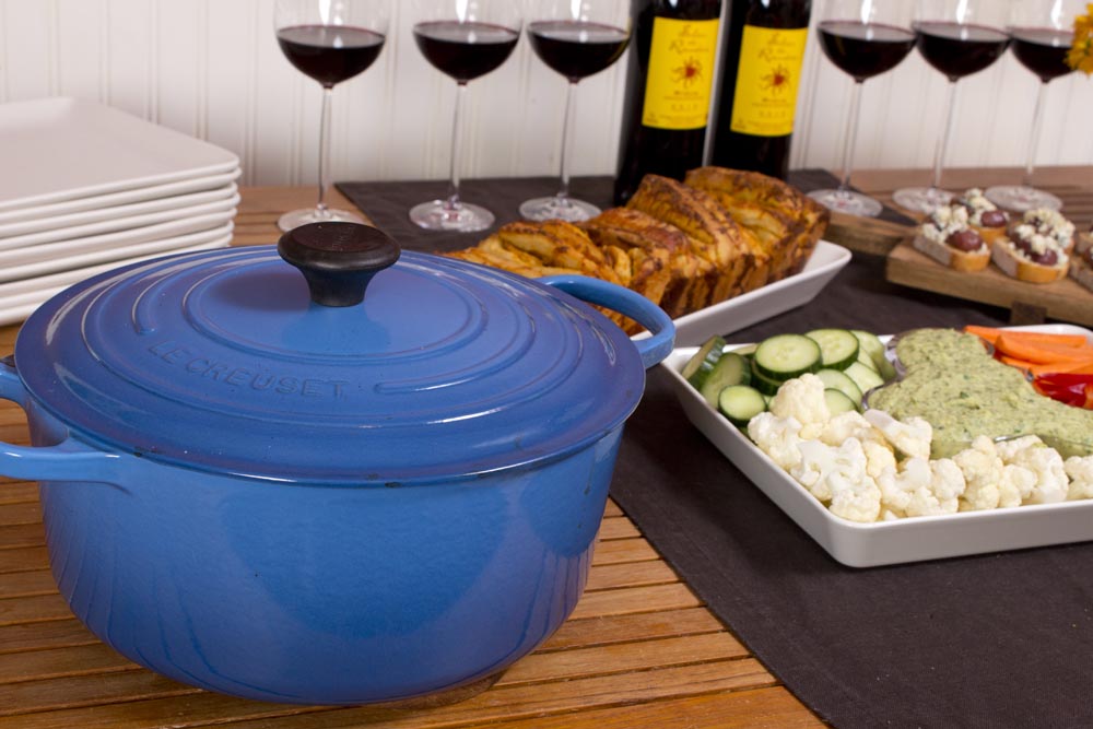 Le Creuset Dutch Oven: A Non-Toxic and Effective Way to Remove Stubborn  Stains - LiFDB