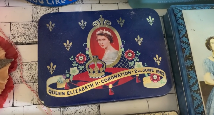 tin with Queen Elizabeth II on the top