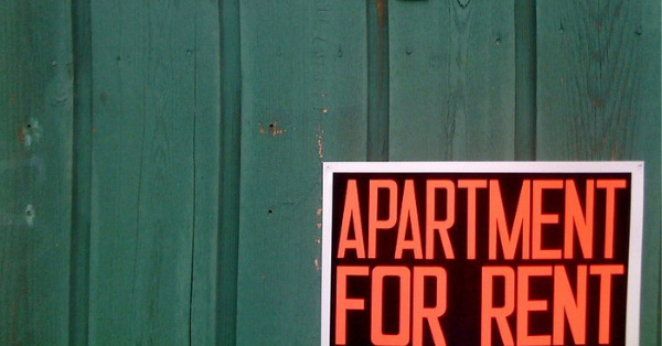 Girl Showcases Her Apartment’s Flaws To Sabotage Her Landlord