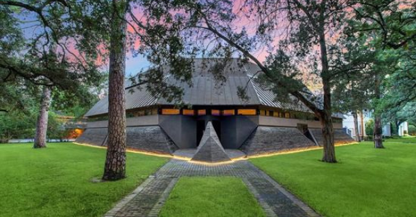 House Shaped Like Darth Vader’s Helmet Listed For Sale In Texas