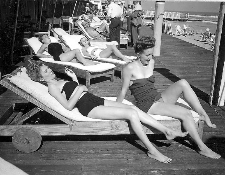 1940s women sunbathing