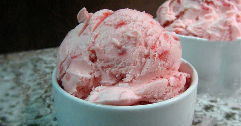 No-Churn Strawberry Ice Cream