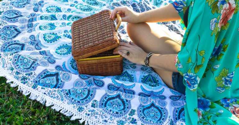 9 Fun and Romantic Summer Picnic Foods